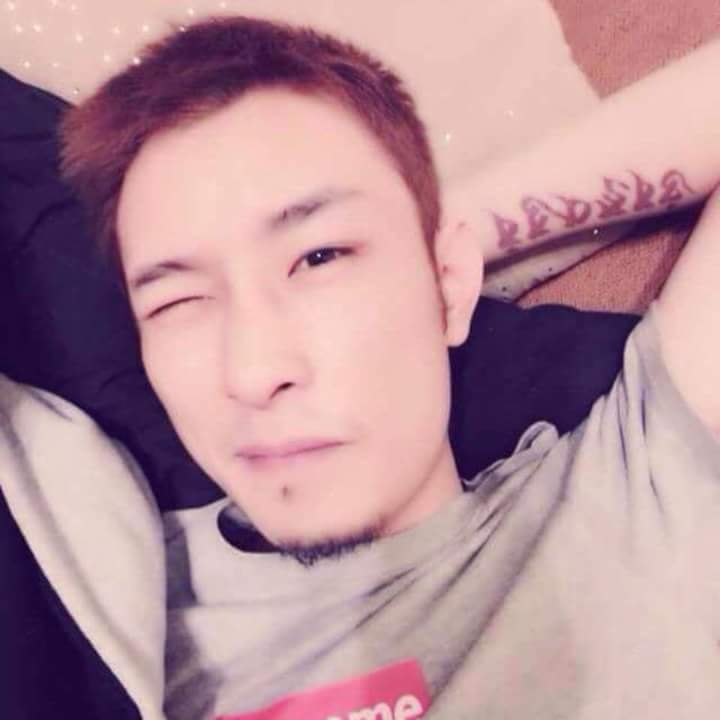 难得拥抱的第一张照片--呼和浩特相亲服务中心