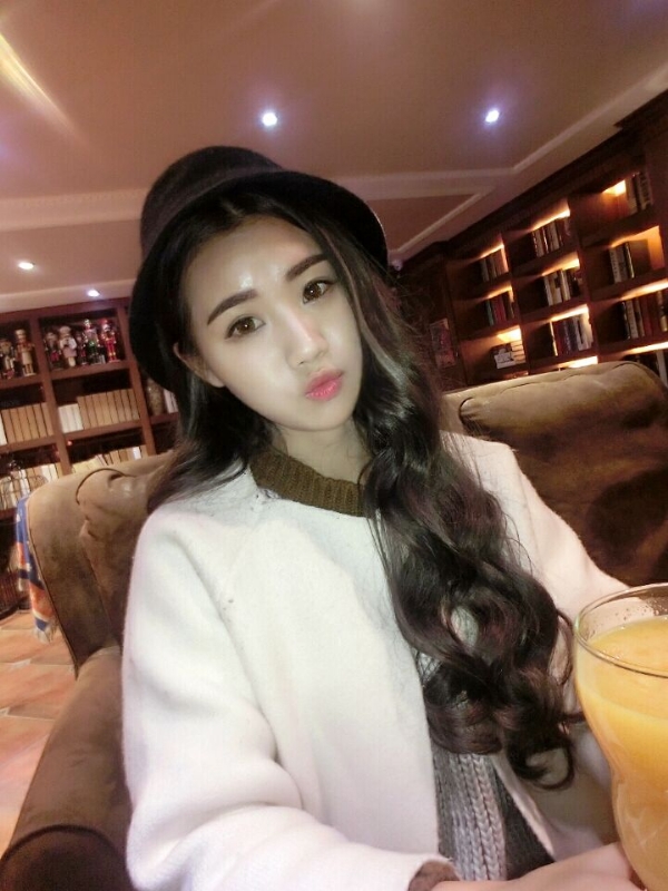 气质小妹的第三张照片--呼和浩特相亲服务中心