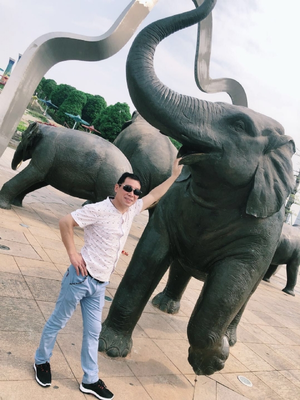 朝望大海的第三张照片--呼和浩特相亲服务中心