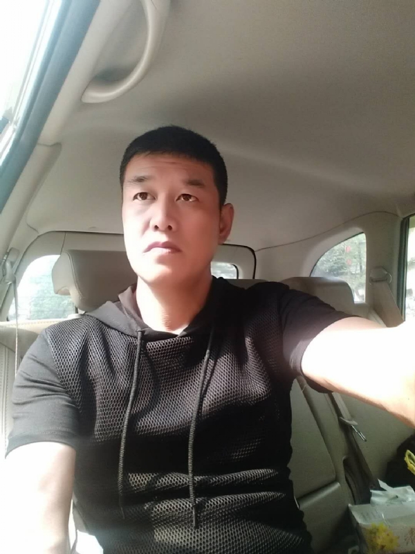 深爱的疯子的第一张照片--呼和浩特相亲服务中心