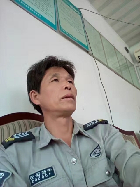 卧窗听雨的第一张照片--呼和浩特相亲服务中心