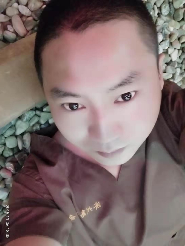 红枫叶的第一张照片--呼和浩特相亲服务中心