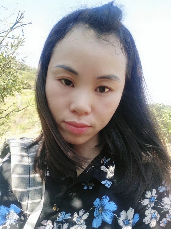 英英的第一张照片--呼和浩特相亲服务中心