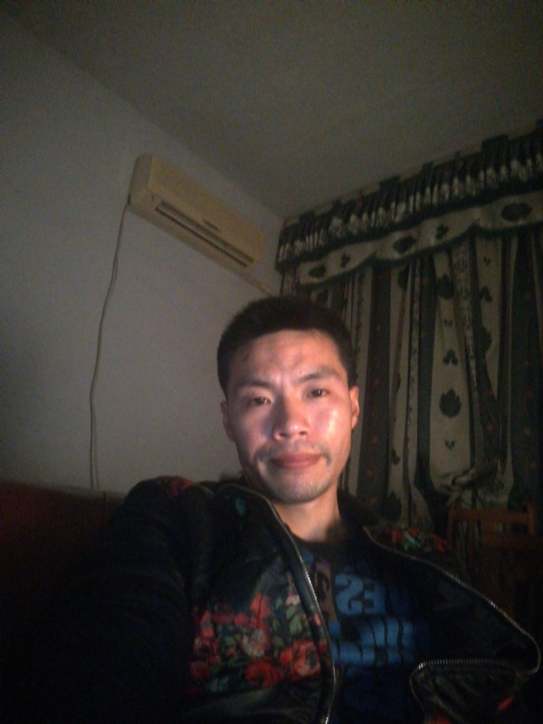 性情男儿的第一张照片--呼和浩特相亲服务中心