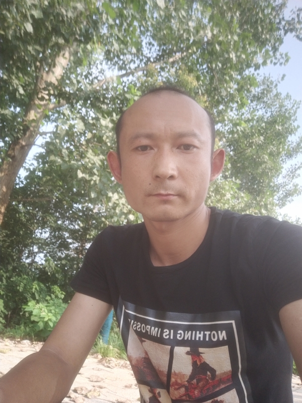 80大叔的第二张照片--呼和浩特相亲服务中心