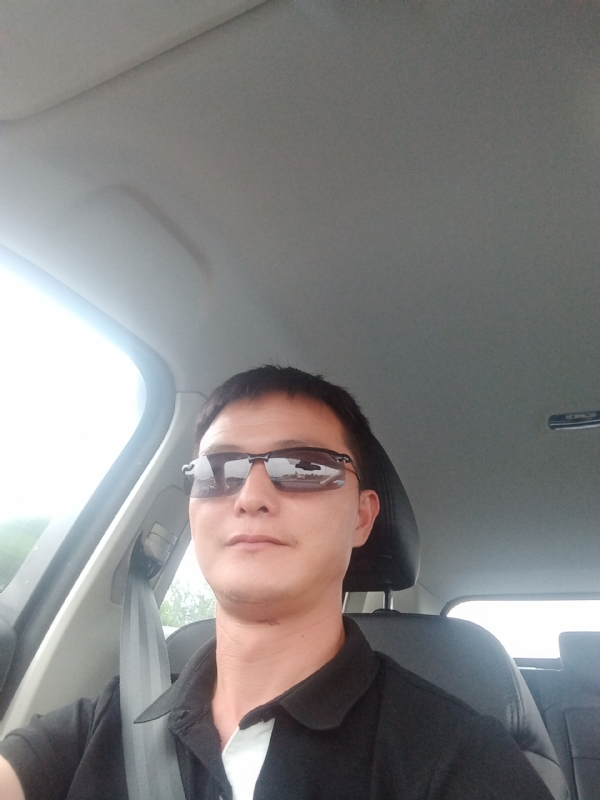 孤独的男人的第一张照片--呼和浩特相亲服务中心