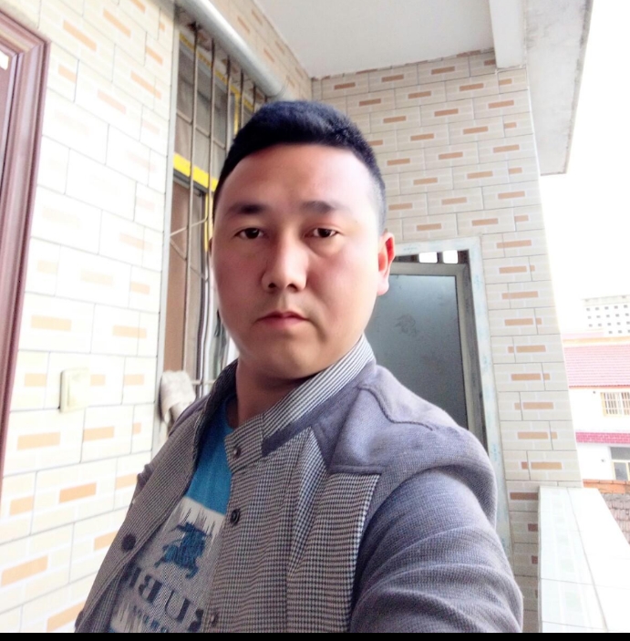 帅帅的大叔的第一张照片--呼和浩特相亲服务中心