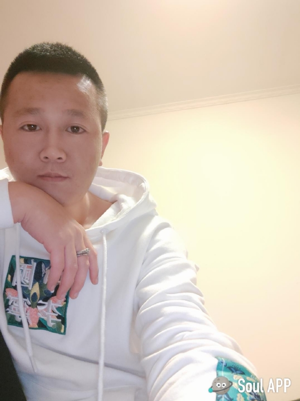 Away的第一张照片--呼和浩特相亲服务中心