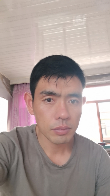 小草莓1981的第一张照片--呼和浩特相亲服务中心