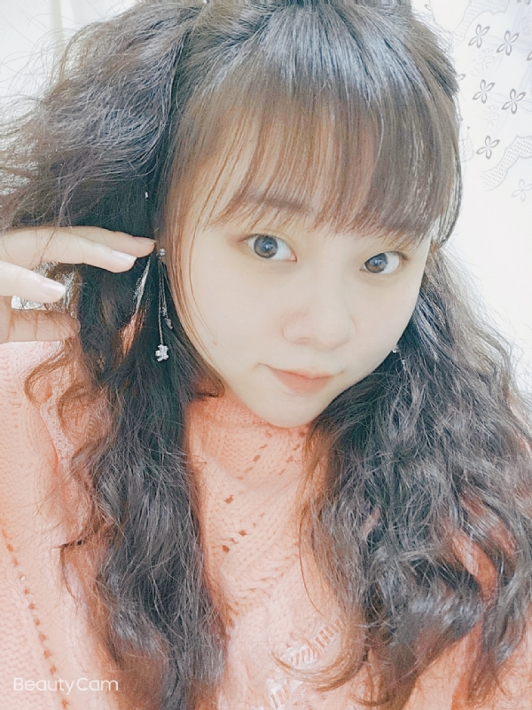 艾薇儿的第一张照片--呼和浩特相亲服务中心