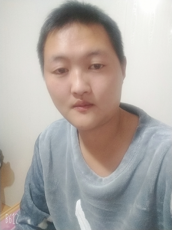 烟圈里透着伤的第一张照片--呼和浩特相亲服务中心