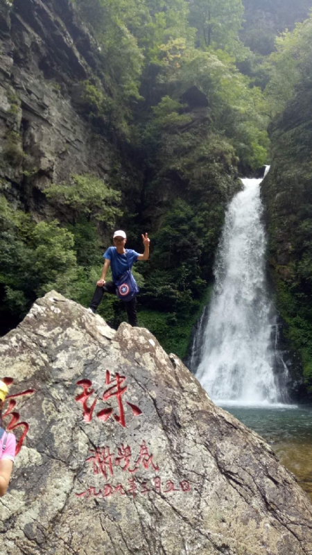 海岸岩崖的第一张照片--呼和浩特相亲服务中心