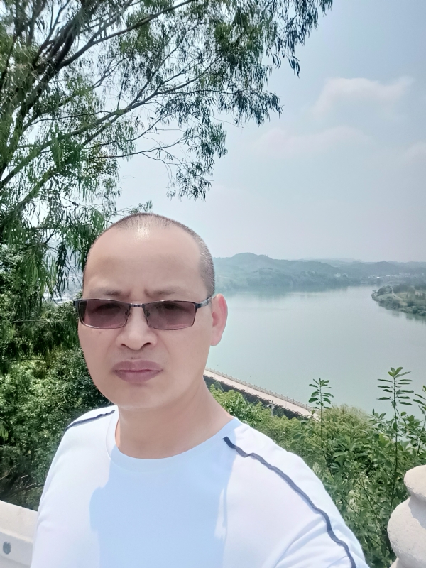 随缘随性的第一张照片--呼和浩特相亲服务中心