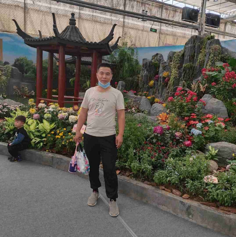 受伤的痴情男的第一张照片--呼和浩特相亲服务中心