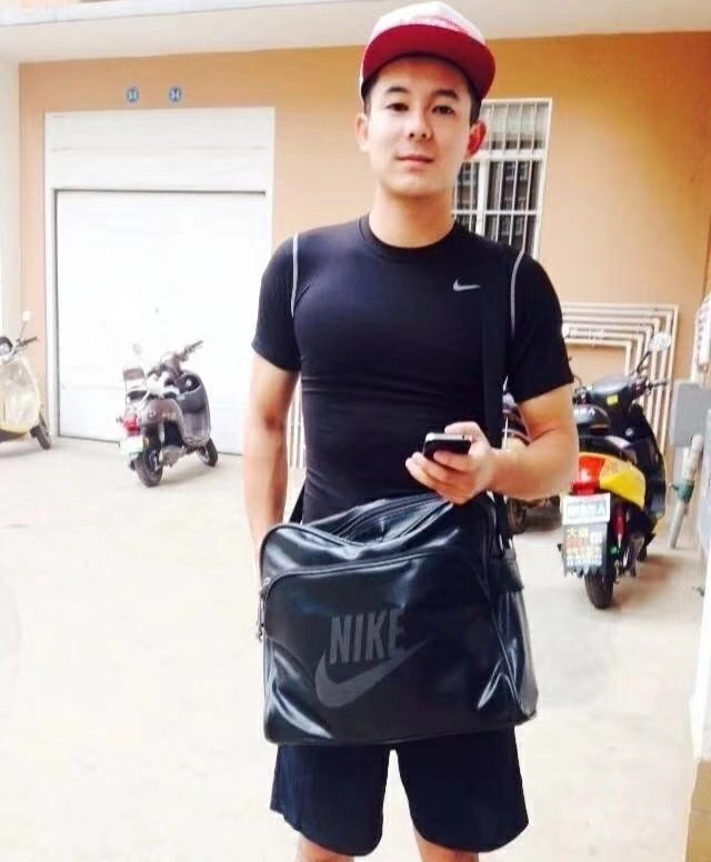 花花是只狗的第一张照片--呼和浩特相亲服务中心