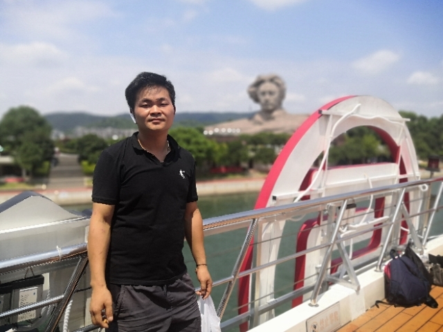 龙的传人的第一张照片--呼和浩特相亲服务中心