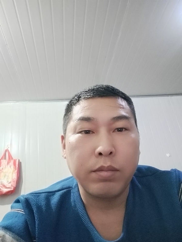 开着拖拉机去兜风的第一张照片--呼和浩特相亲服务中心