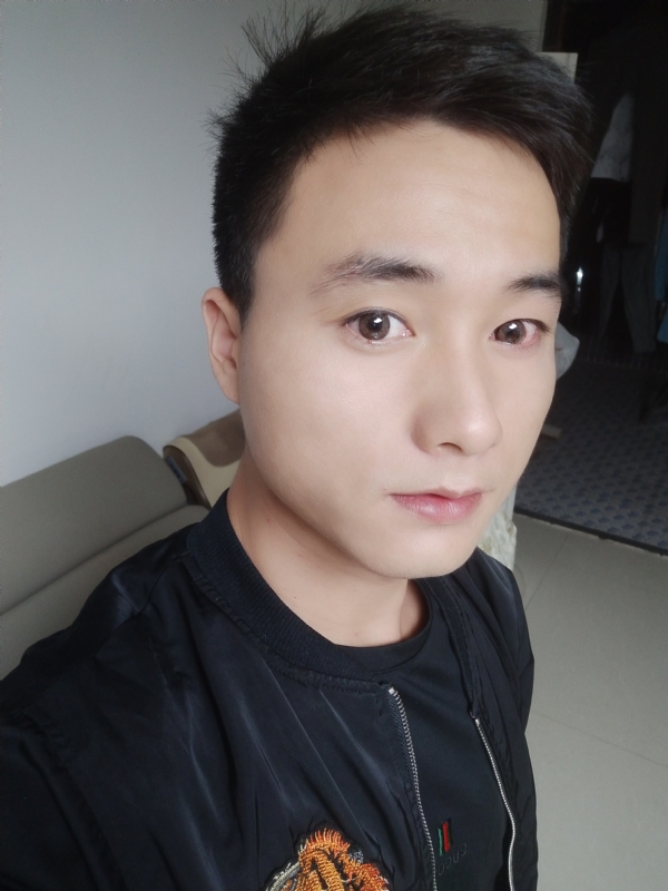 何凡的第三张照片--呼和浩特相亲服务中心