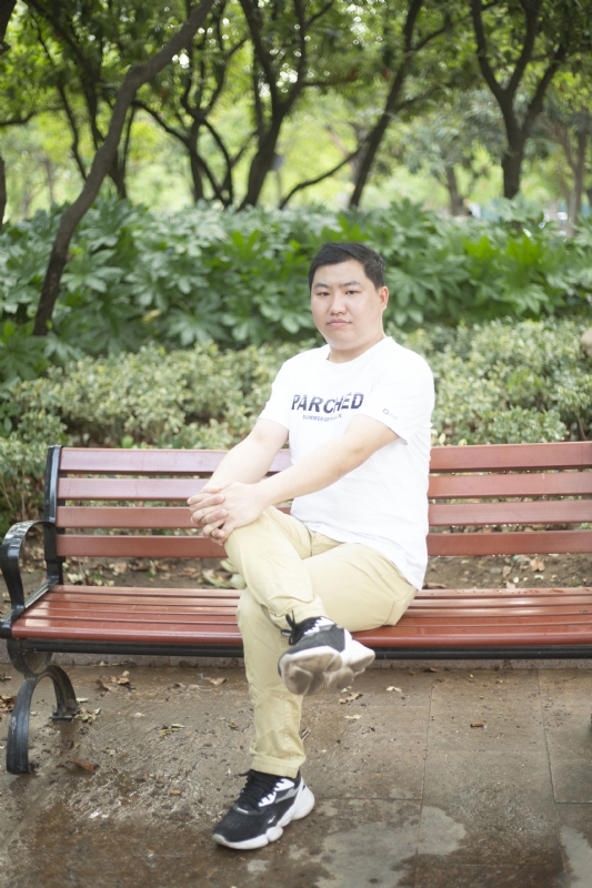 抱着鱼睡觉的猫的第一张照片--呼和浩特相亲服务中心