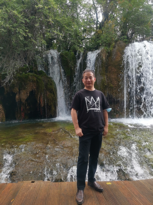 任君君的第一张照片--呼和浩特相亲服务中心