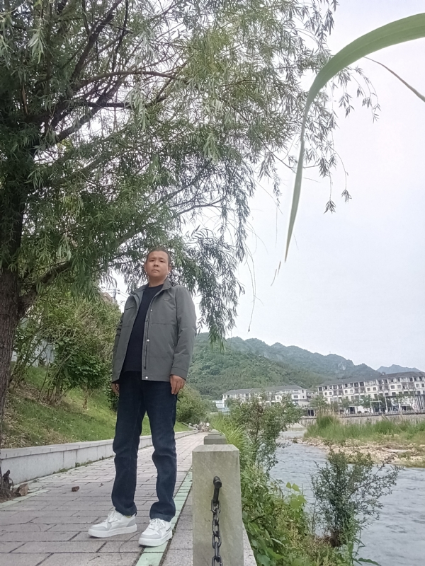 飞雪飘零的第一张照片--呼和浩特相亲服务中心