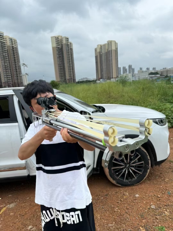 凌其飞的第二张照片--呼和浩特相亲服务中心