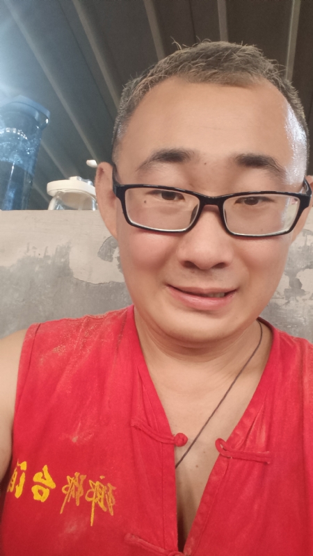 黑黑一笑的第二张照片--呼和浩特相亲服务中心