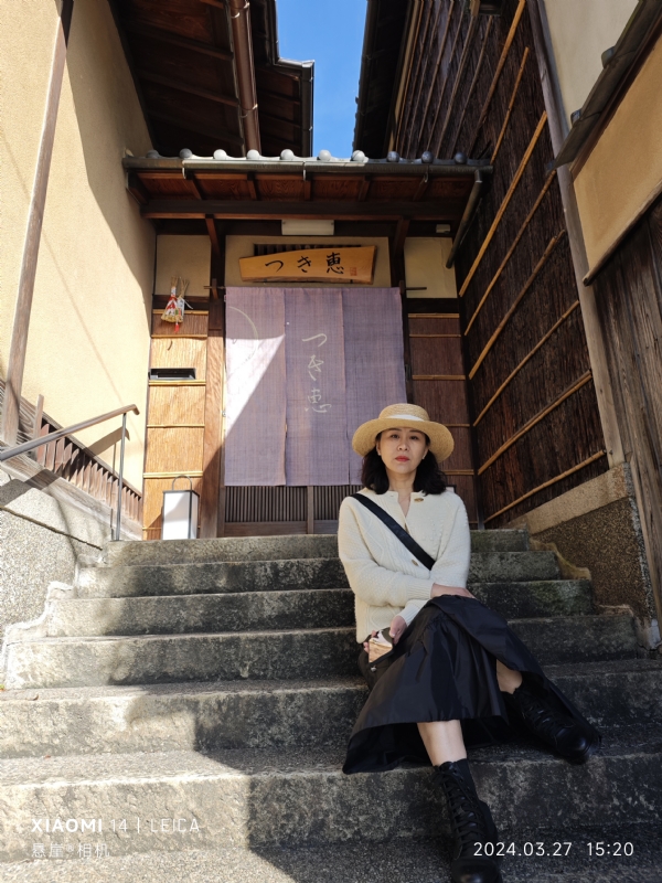 踱着方步的猫小姐的第一张照片--呼和浩特相亲服务中心