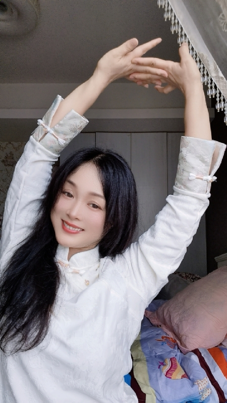 伊伊的第三张照片--呼和浩特相亲服务中心