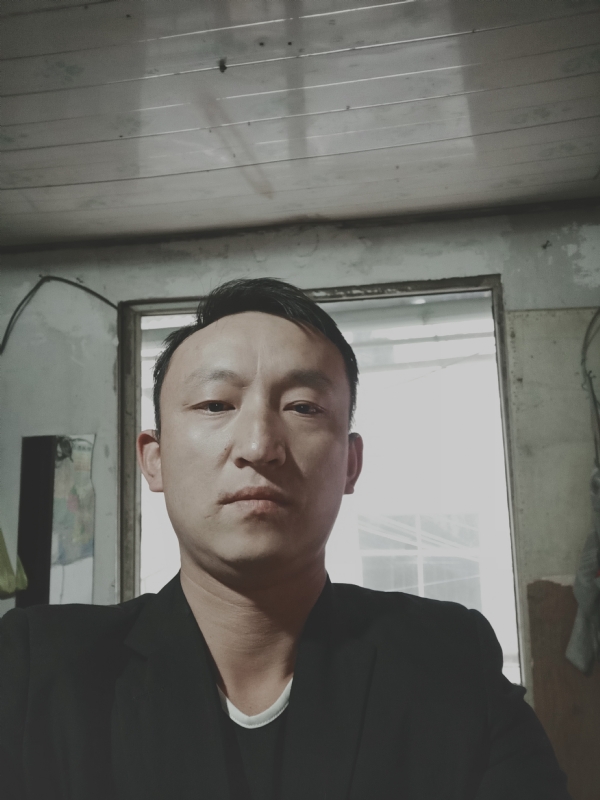 放弃爱你的第一张照片--呼和浩特相亲服务中心