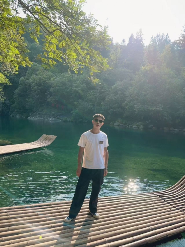 林言的第三张照片--呼和浩特相亲服务中心