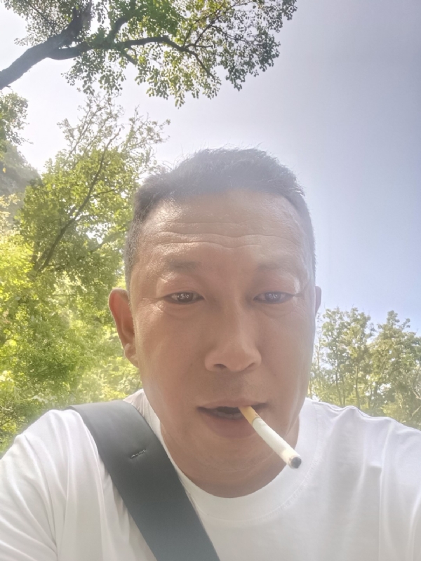 中年大叔的第一张照片--呼和浩特相亲服务中心